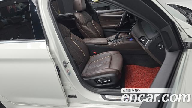 BMW 5-Series 2020 — photo 16