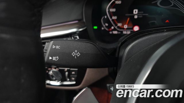 BMW 5-Series 2020 — photo 29