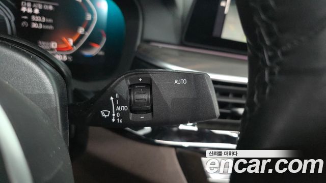 BMW 5-Series 2020 — photo 30