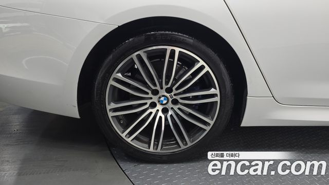 BMW 5-Series 2020 — photo 32