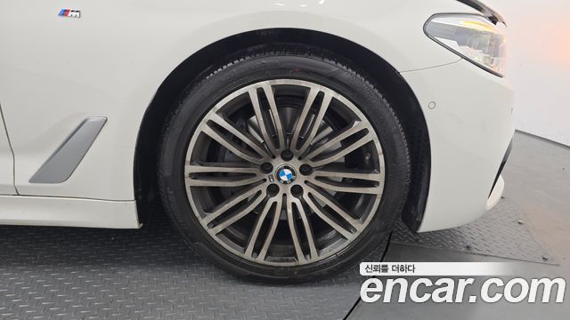 BMW 5-Series 2020 — photo 33