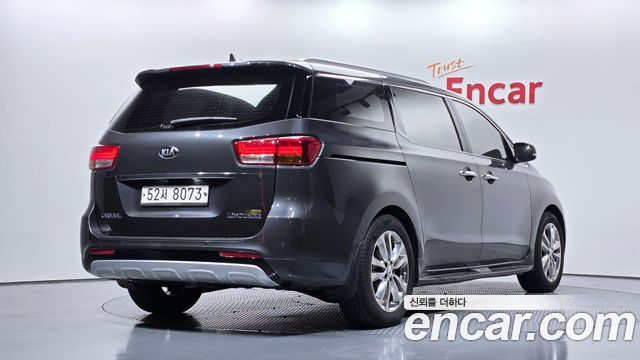 Kia Canival 2018 — photo 2
