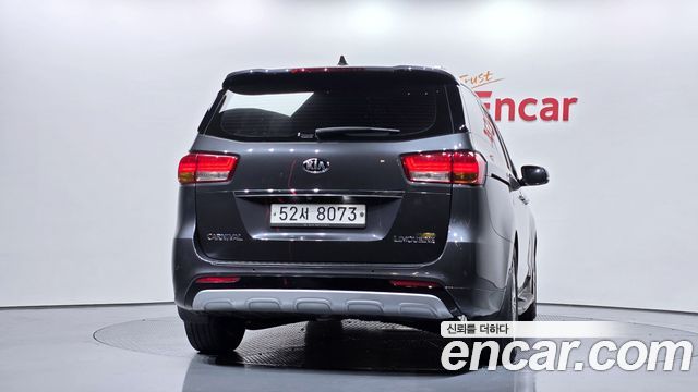 Kia Canival 2018 — photo 4