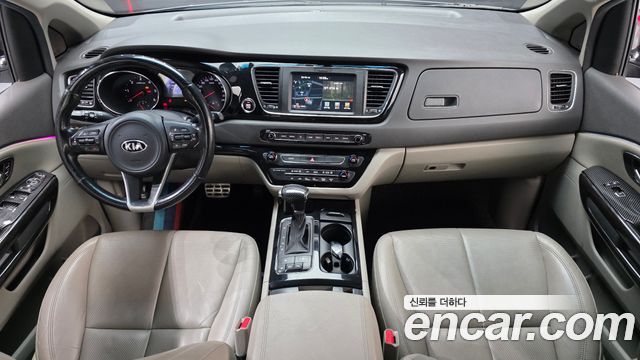 Kia Canival 2018 — photo 10