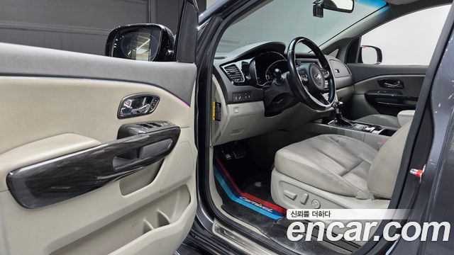Kia Canival 2018 — photo 13