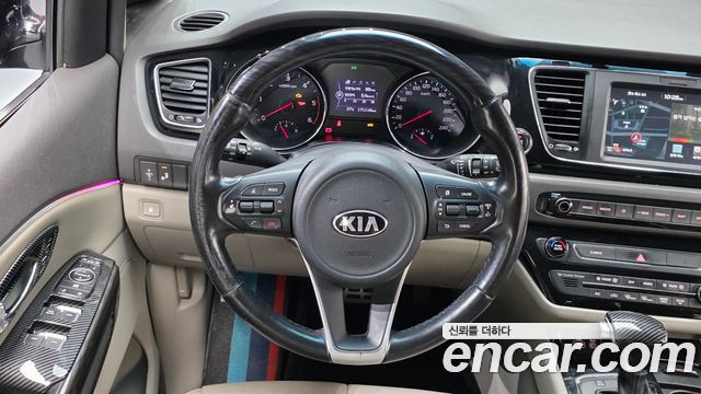 Kia Canival 2018 — photo 19