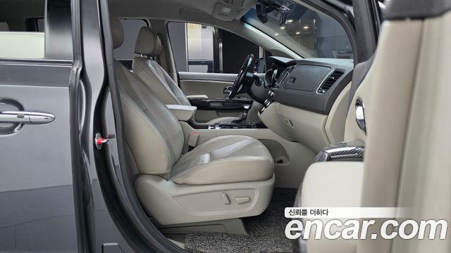 Kia Canival 2018 — photo 16