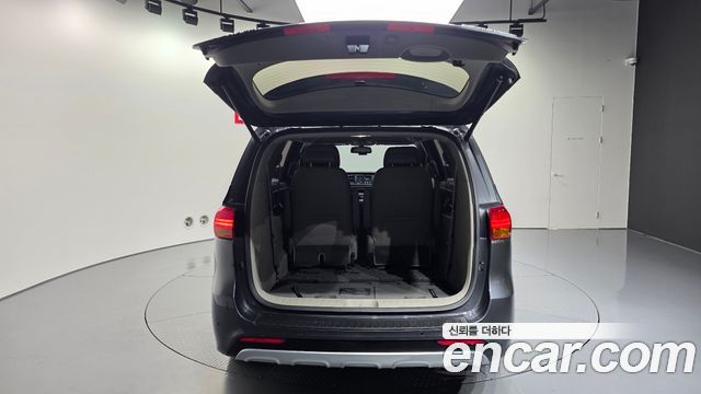 Kia Canival 2018 — photo 30
