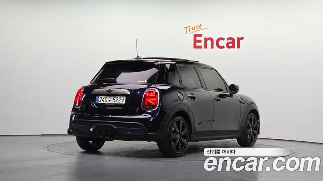 Mini Cooper 2023 — photo 2