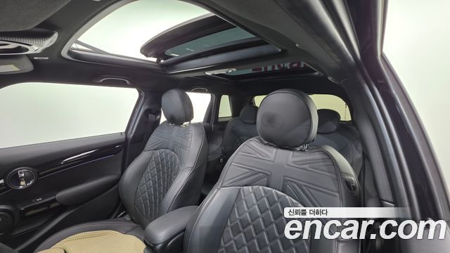 Mini Cooper 2023 — photo 18