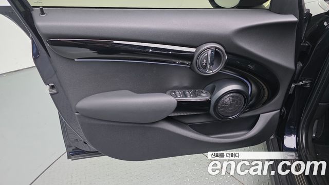 Mini Cooper 2023 — photo 14