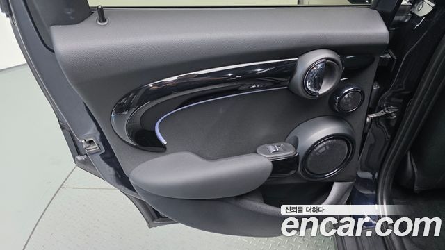 Mini Cooper 2023 — photo 15