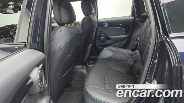 Mini Cooper 2023 — photo 16