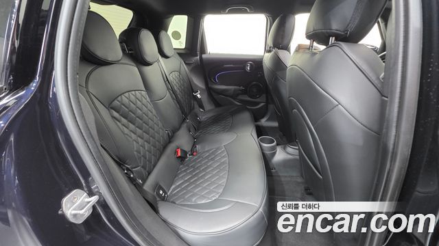 Mini Cooper 2023 — photo 29