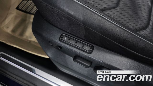 Volkswagen Tiguan 2023 — photo 28