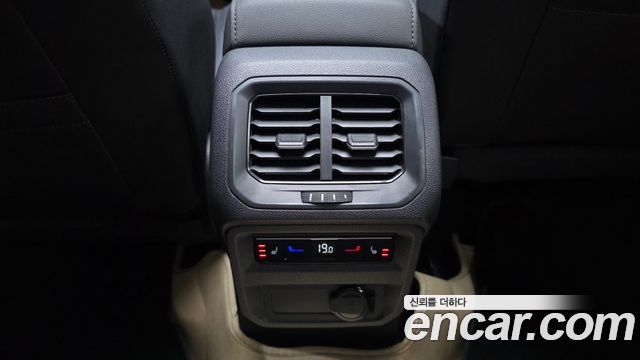 Volkswagen Tiguan 2023 — photo 29