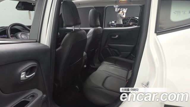 Jeep Renegade 2021 — photo 17