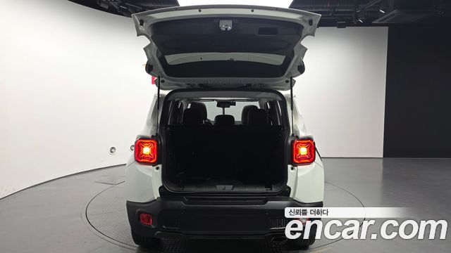 Jeep Renegade 2021 — photo 26