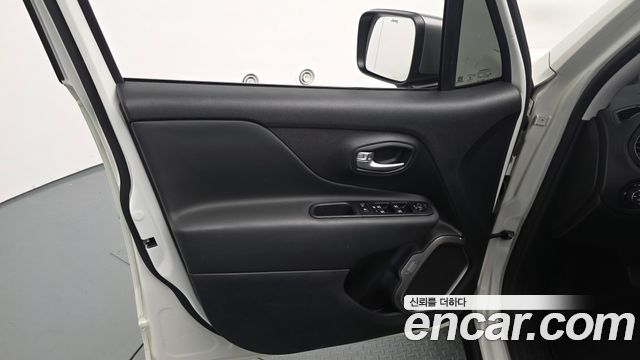 Jeep Renegade 2021 — photo 14