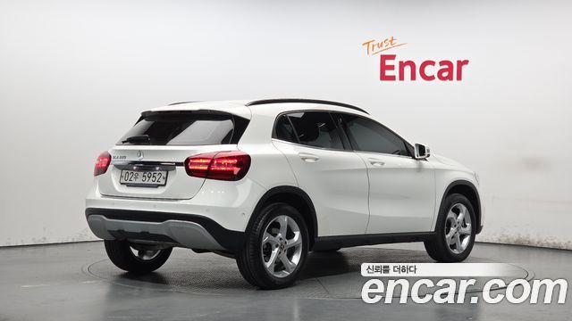 Mercedes-Benz GLA-Class 2019 — photo 2