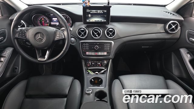 Mercedes-Benz GLA-Class 2019 — photo 10