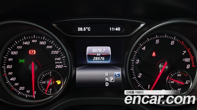 Mercedes-Benz GLA-Class 2019 — photo 11