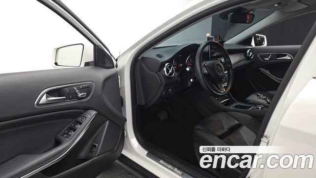 Mercedes-Benz GLA-Class 2019 — photo 13