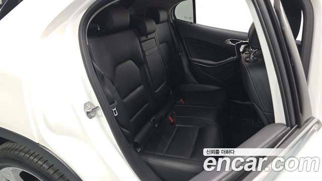 Mercedes-Benz GLA-Class 2019 — photo 18