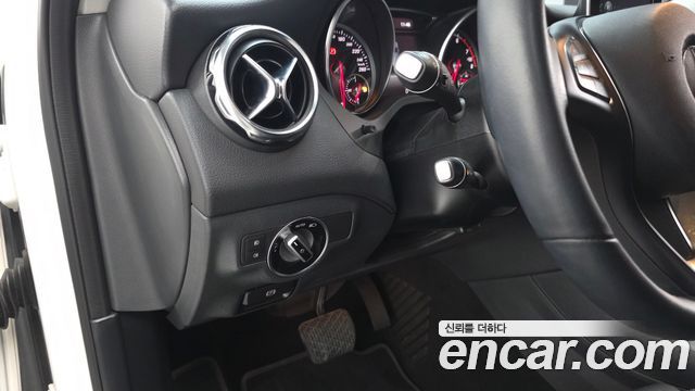 Mercedes-Benz GLA-Class 2019 — photo 19