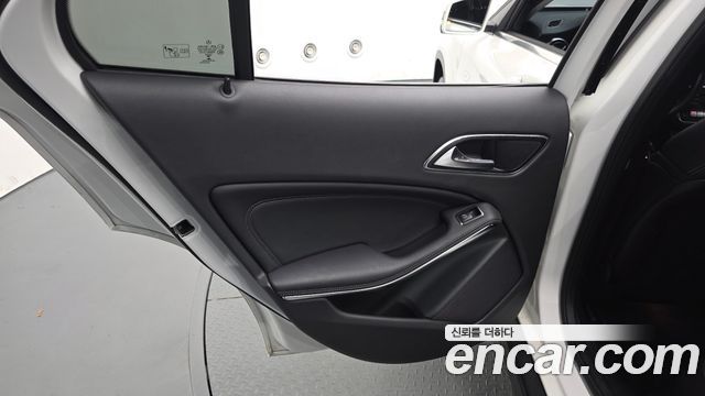 Mercedes-Benz GLA-Class 2019 — photo 15
