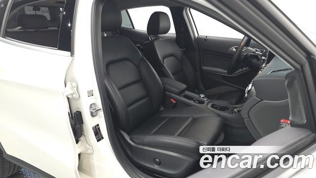 Mercedes-Benz GLA-Class 2019 — photo 16