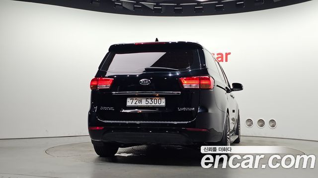 Kia Canival 2015 — photo 4