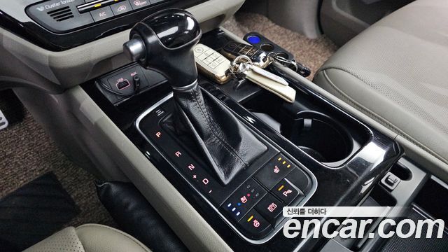 Kia Canival 2015 — photo 9