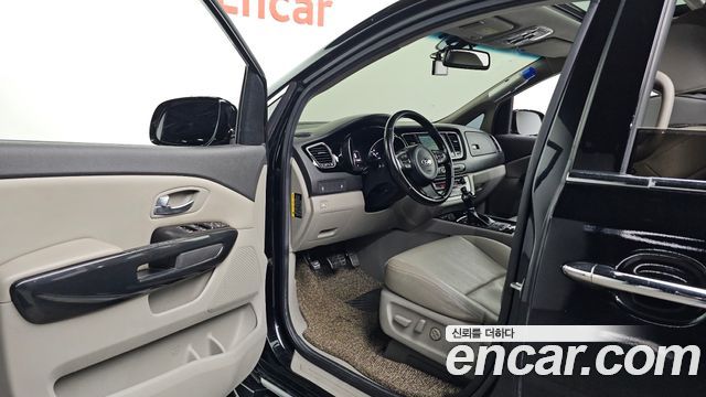 Kia Canival 2015 — photo 10