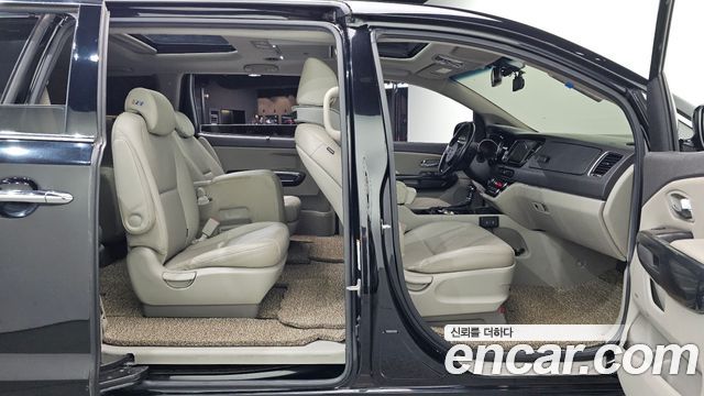 Kia Canival 2015 — photo 12