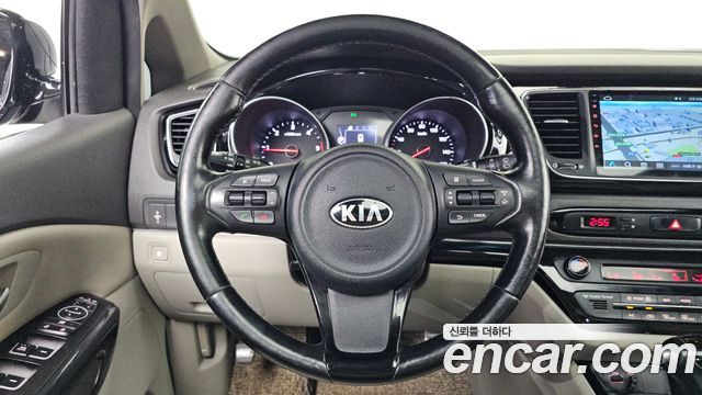 Kia Canival 2015 — photo 14