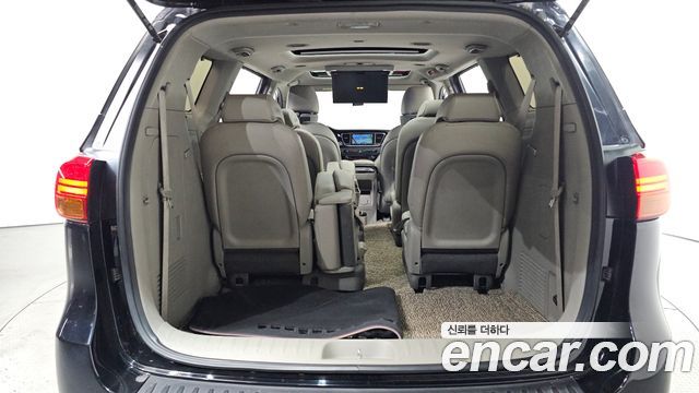 Kia Canival 2015 — photo 20