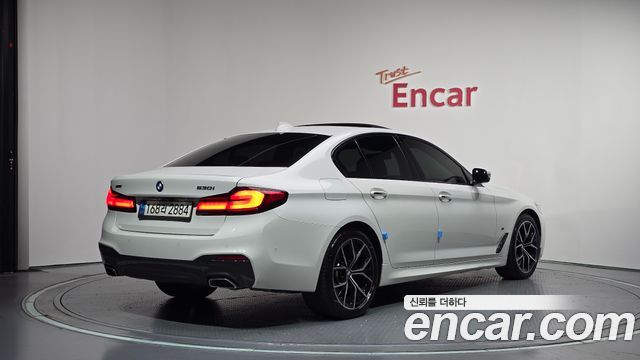 BMW 5-Series 2017 — photo 2