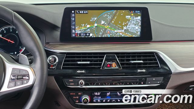 BMW 5-Series 2017 — photo 14