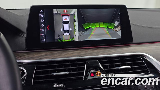 BMW 5-Series 2017 — photo 15