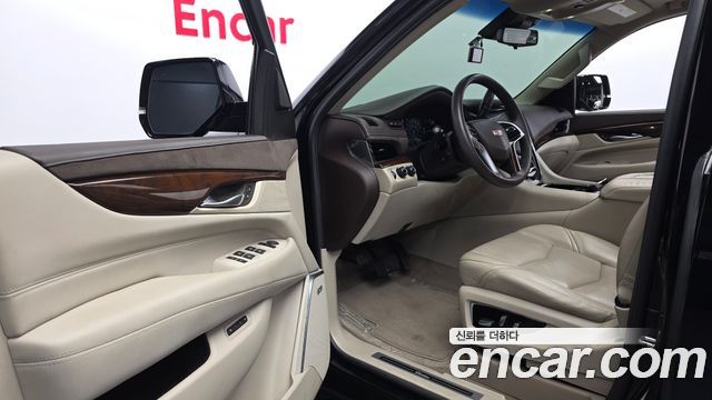 Cadillac Escalade 2017 — photo 13
