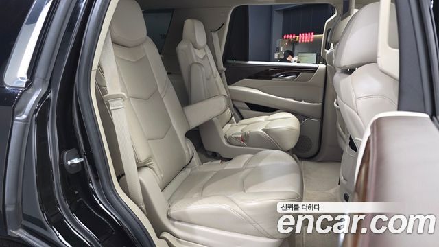 Cadillac Escalade 2017 — photo 17