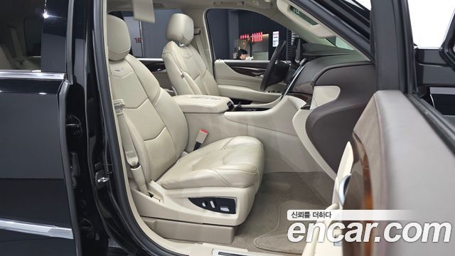 Cadillac Escalade 2017 — photo 18