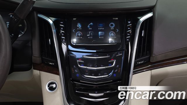 Cadillac Escalade 2017 — photo 21