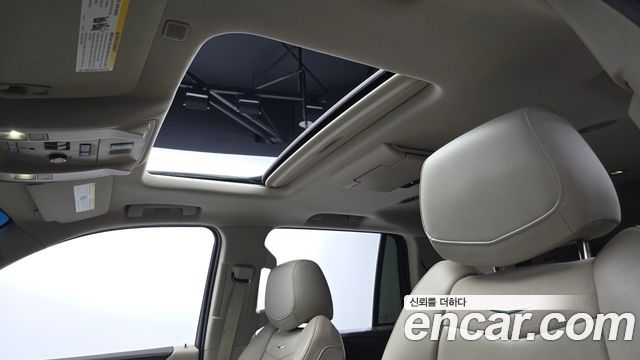 Cadillac Escalade 2017 — photo 24