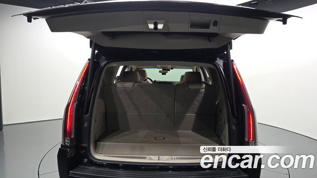 Cadillac Escalade 2017 — photo 26