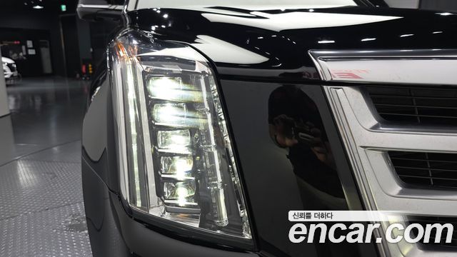 Cadillac Escalade 2017 — photo 8