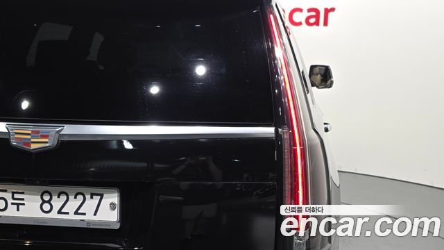 Cadillac Escalade 2017 — photo 9