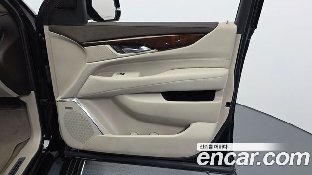 Cadillac Escalade 2017 — photo 14