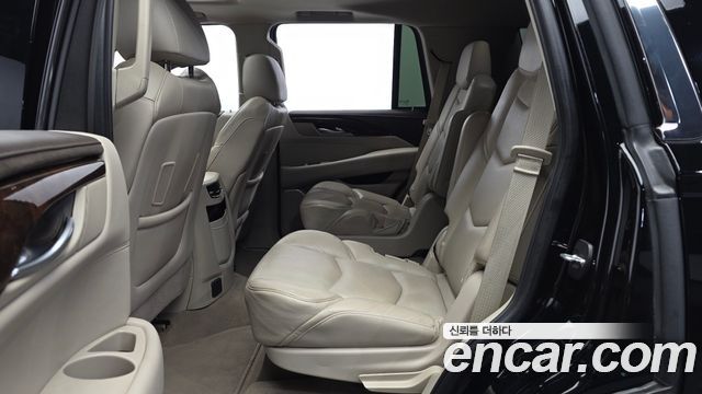 Cadillac Escalade 2017 — photo 16